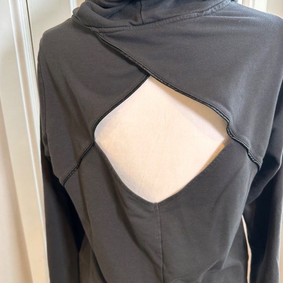 Steve Madden Cowl-Neck Pullover Charcoal Cutout Back Satin Trim Sz M Long Sleeve - Picture 5 of 7